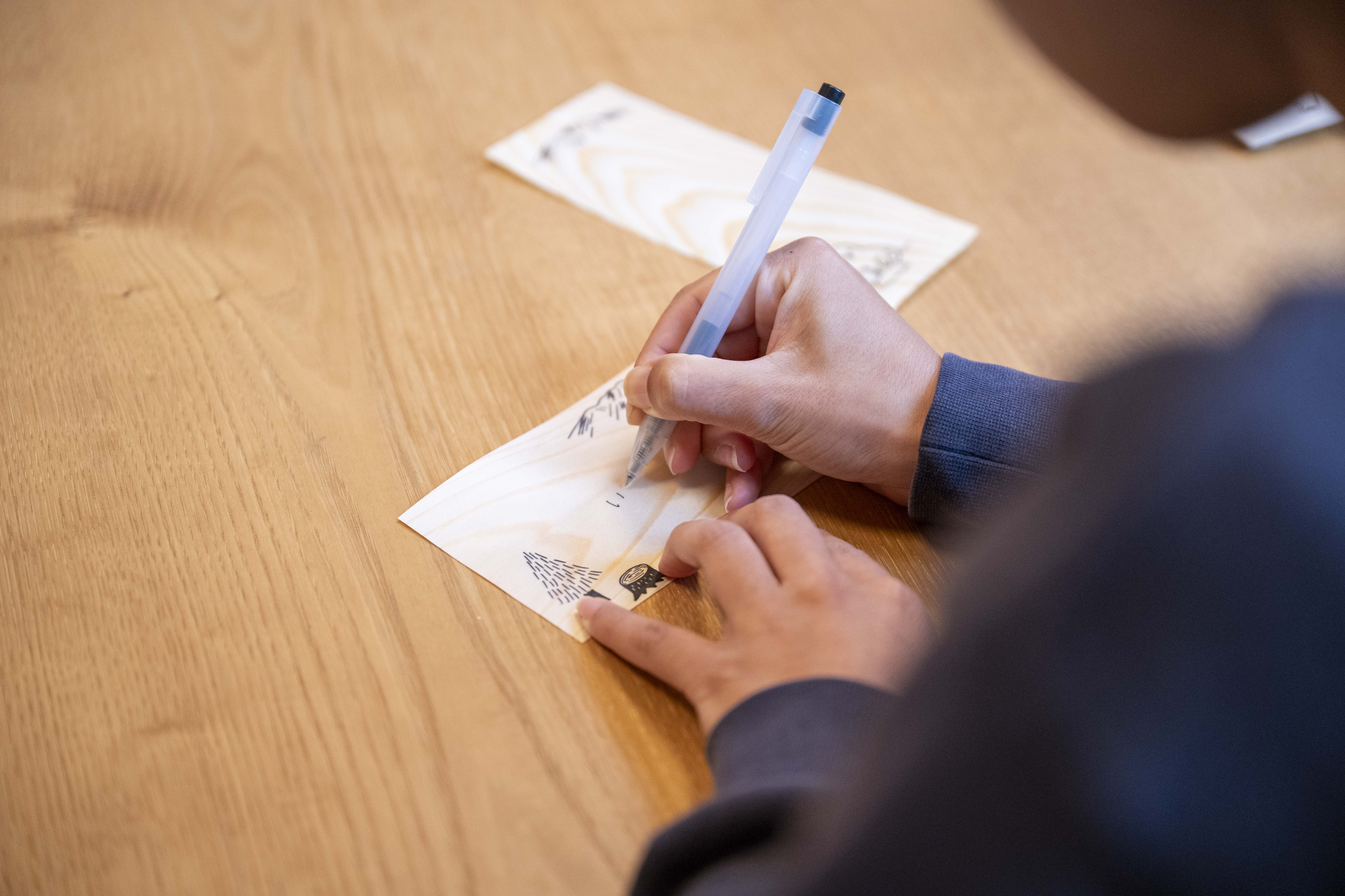 木の一筆箋（信州経木の文具“Shiki bun”）