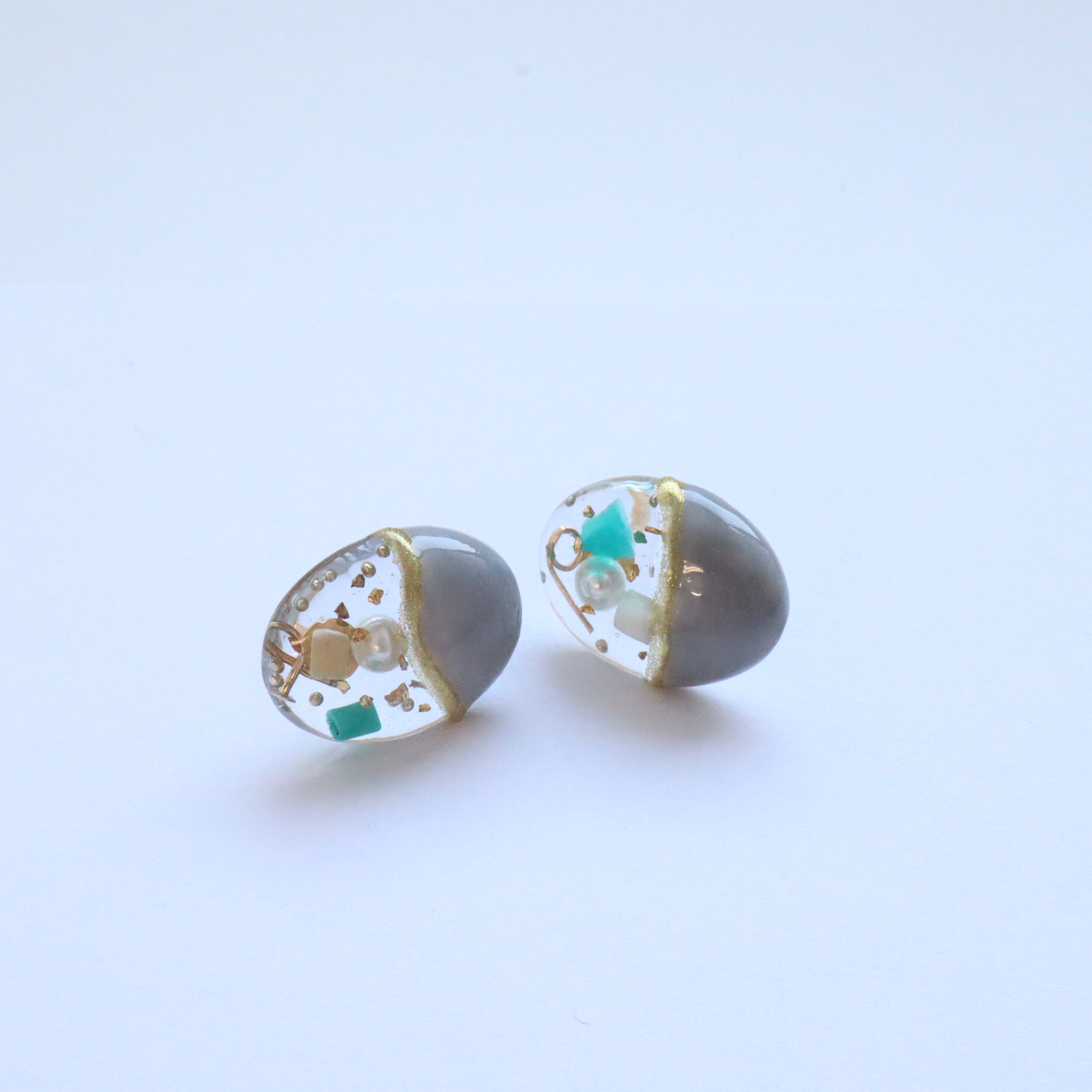 clear×grayデザインピアス