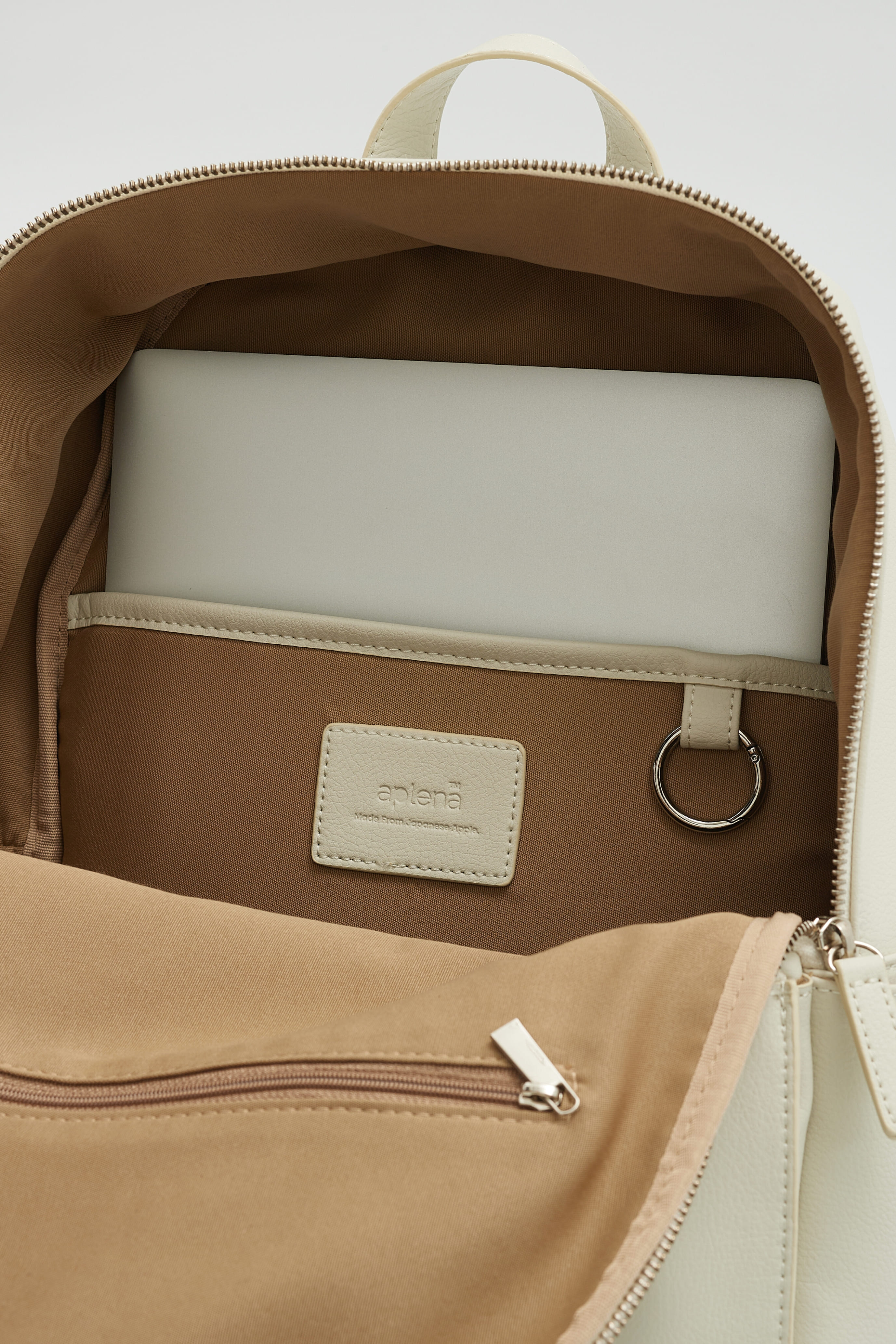 【LOVST TOKYO】廃棄りんご由来のリュックサック「Apple Rucksack」