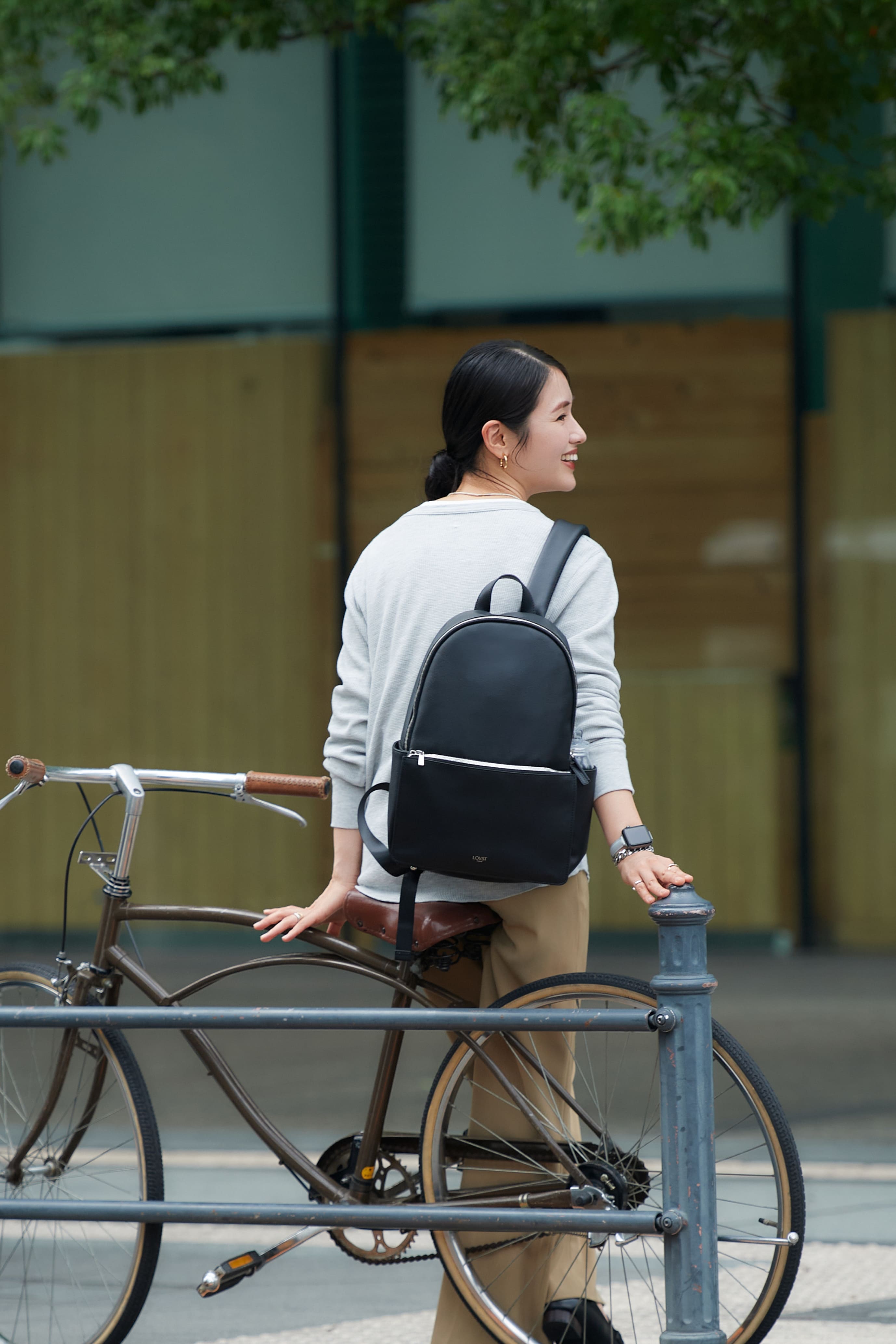 【LOVST TOKYO】廃棄りんご由来のリュックサック「Apple Rucksack」