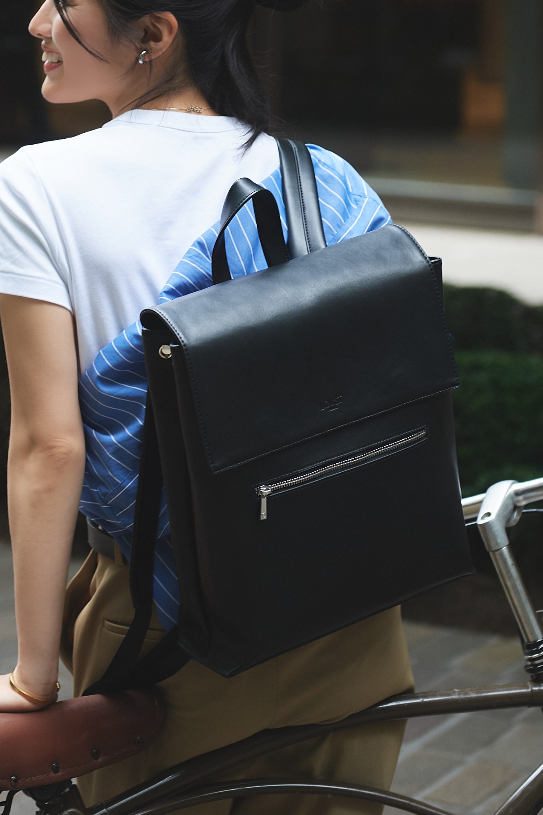廃棄りんご由来のリュックサック「Apple Square Rucksack」