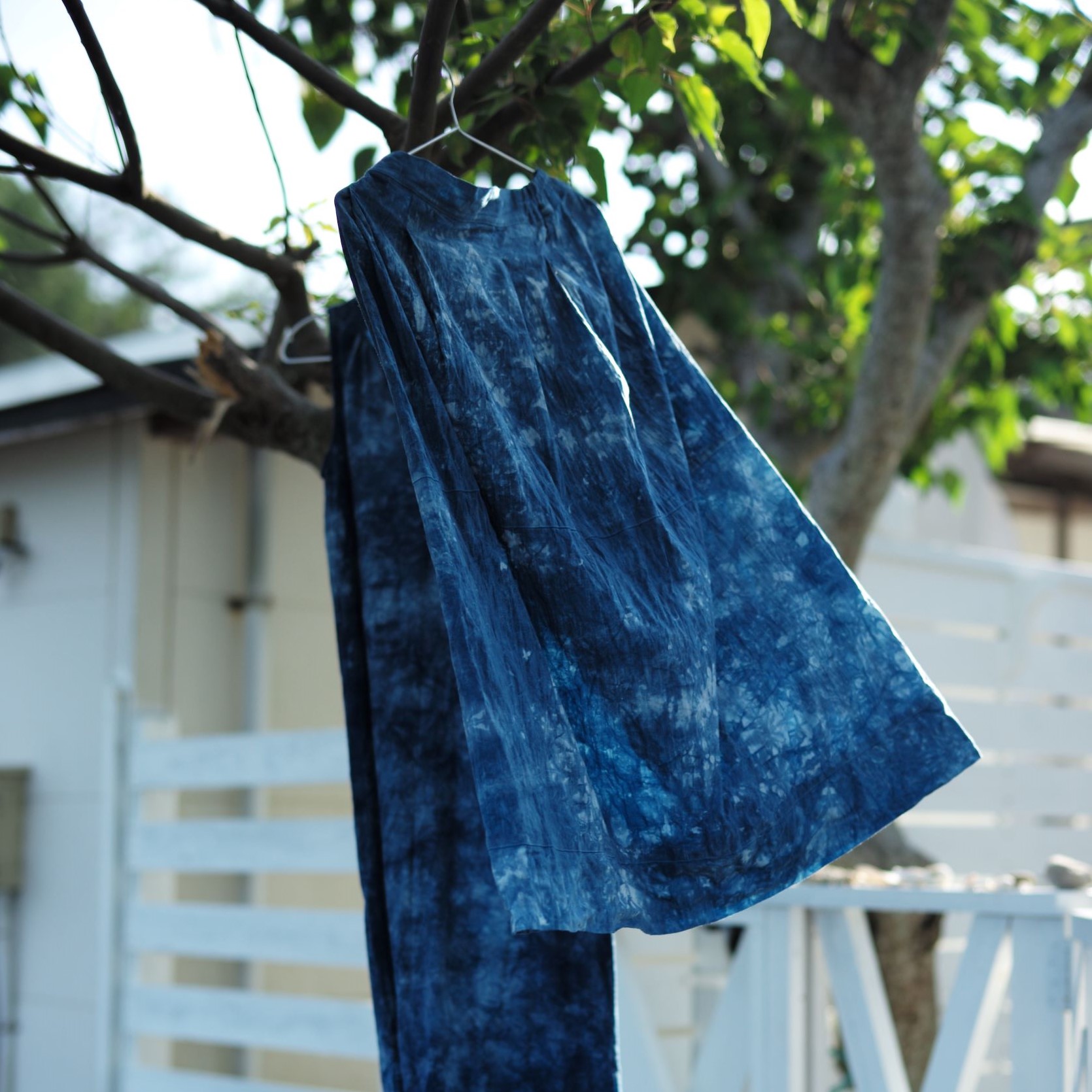 旅する藍とスカート【艶-TSUYA-SKIRT | JAPAN BLUE】（inBetweenBluesコラボ）