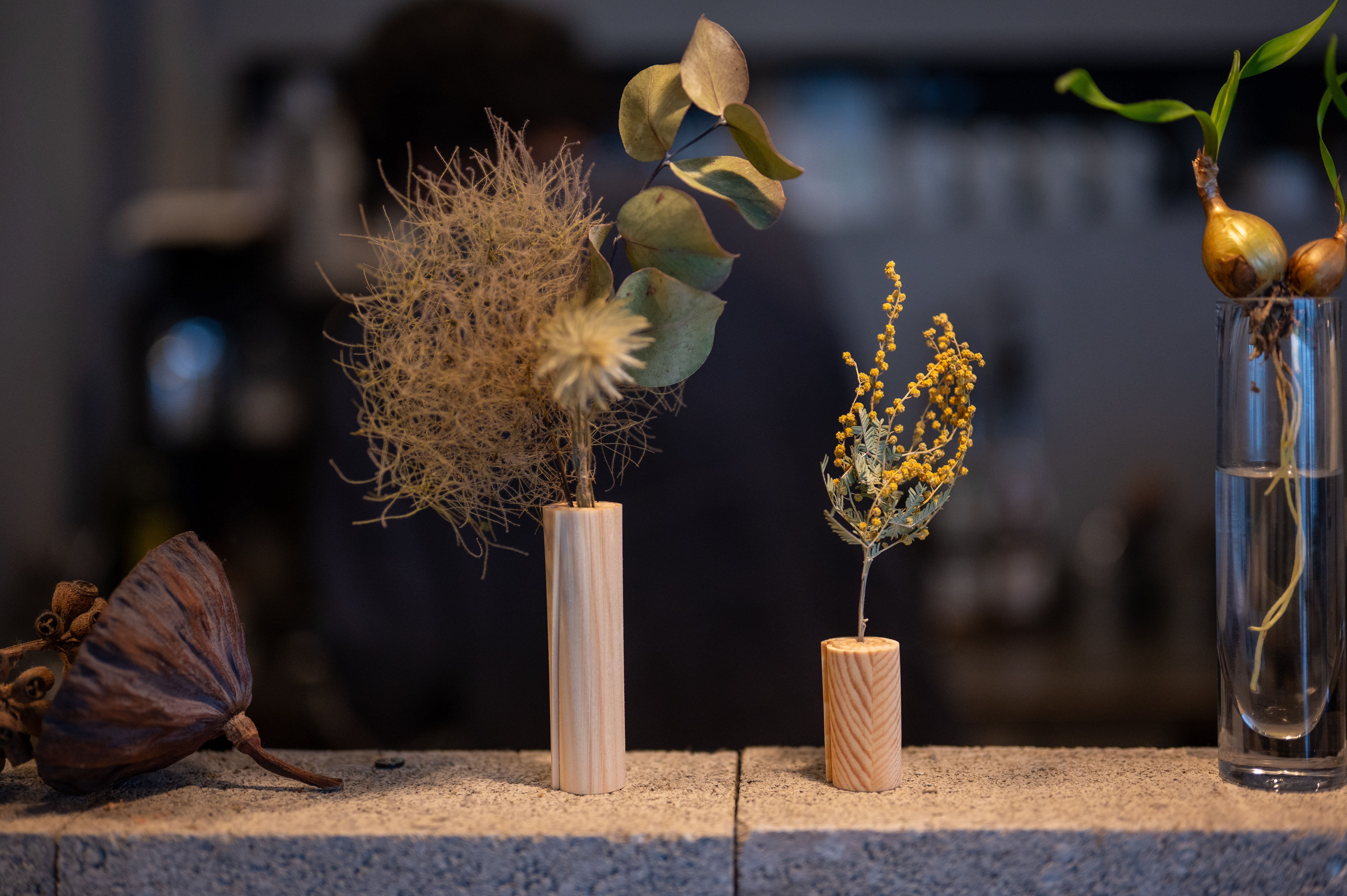 紙木と花（しきとはな）丨0.2mmの薄さに削った信州アカマツが織りなす花の器