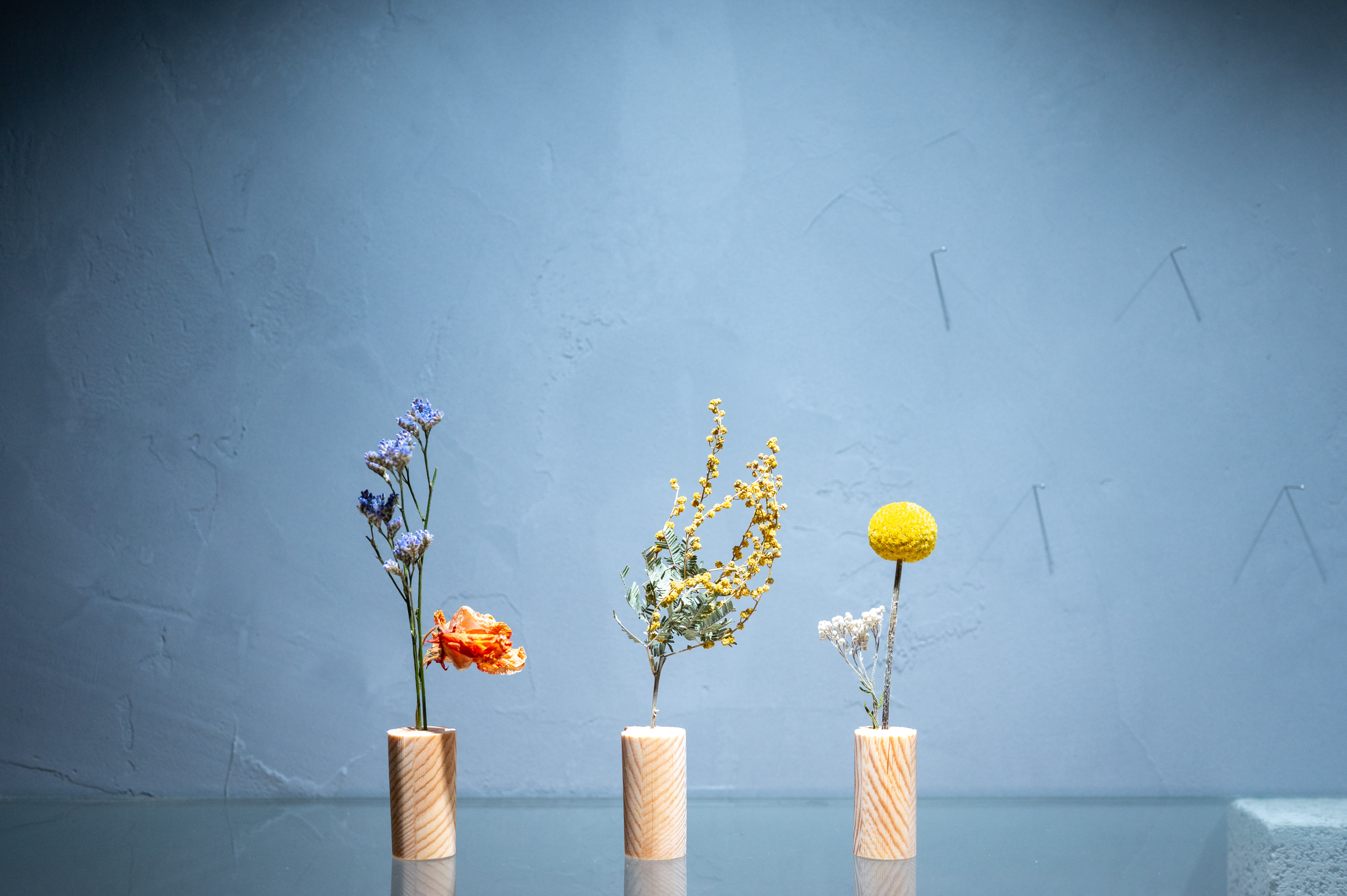 紙木と花（しきとはな）丨0.2mmの薄さに削った信州アカマツが織りなす花の器