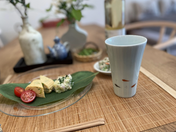 青白磁メダカ十草フリーコップ