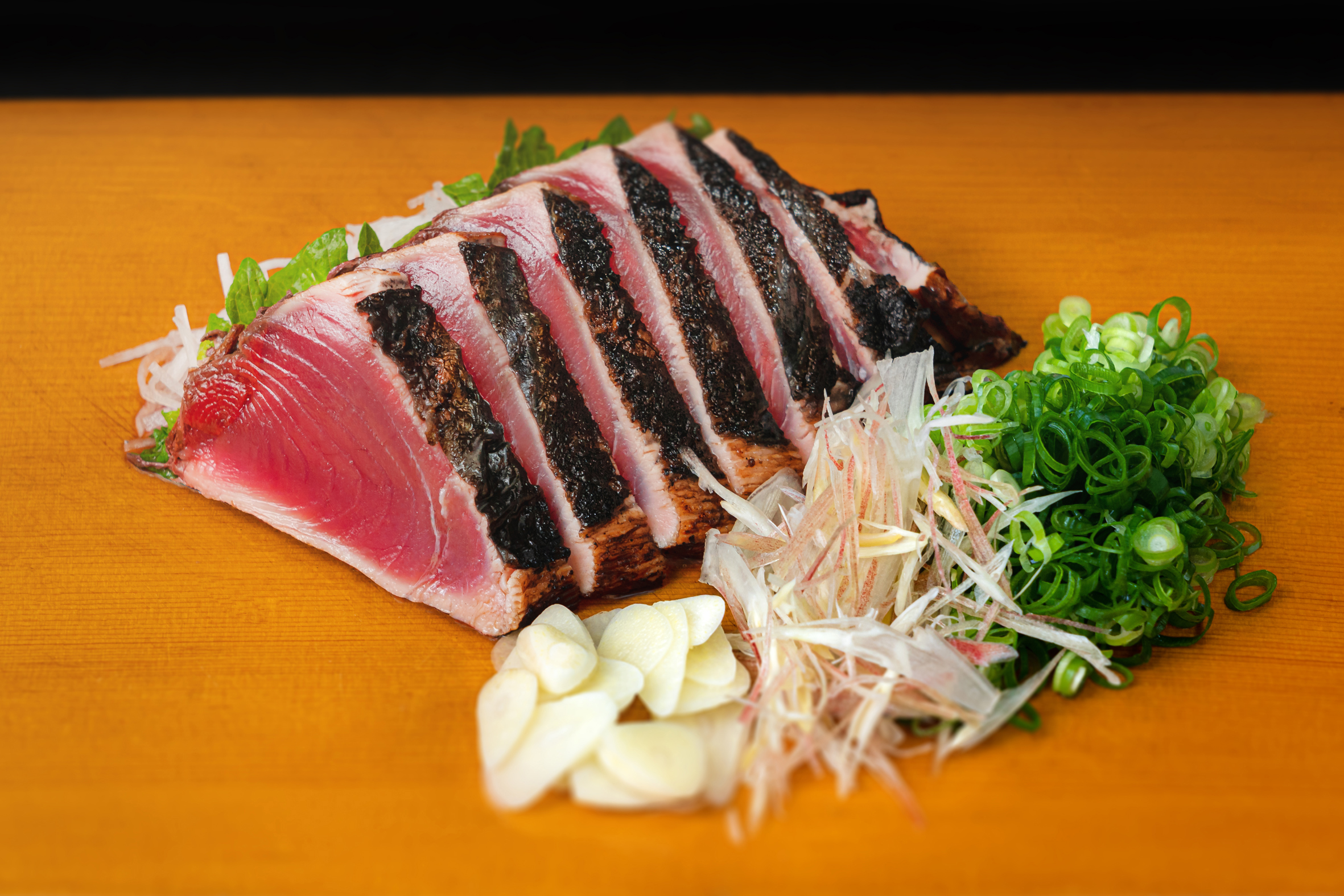 ［送料無料］地元高知人も、これは美味い！とうならせる！一本釣り地鰹の藁焼きタタキ（旬凍）