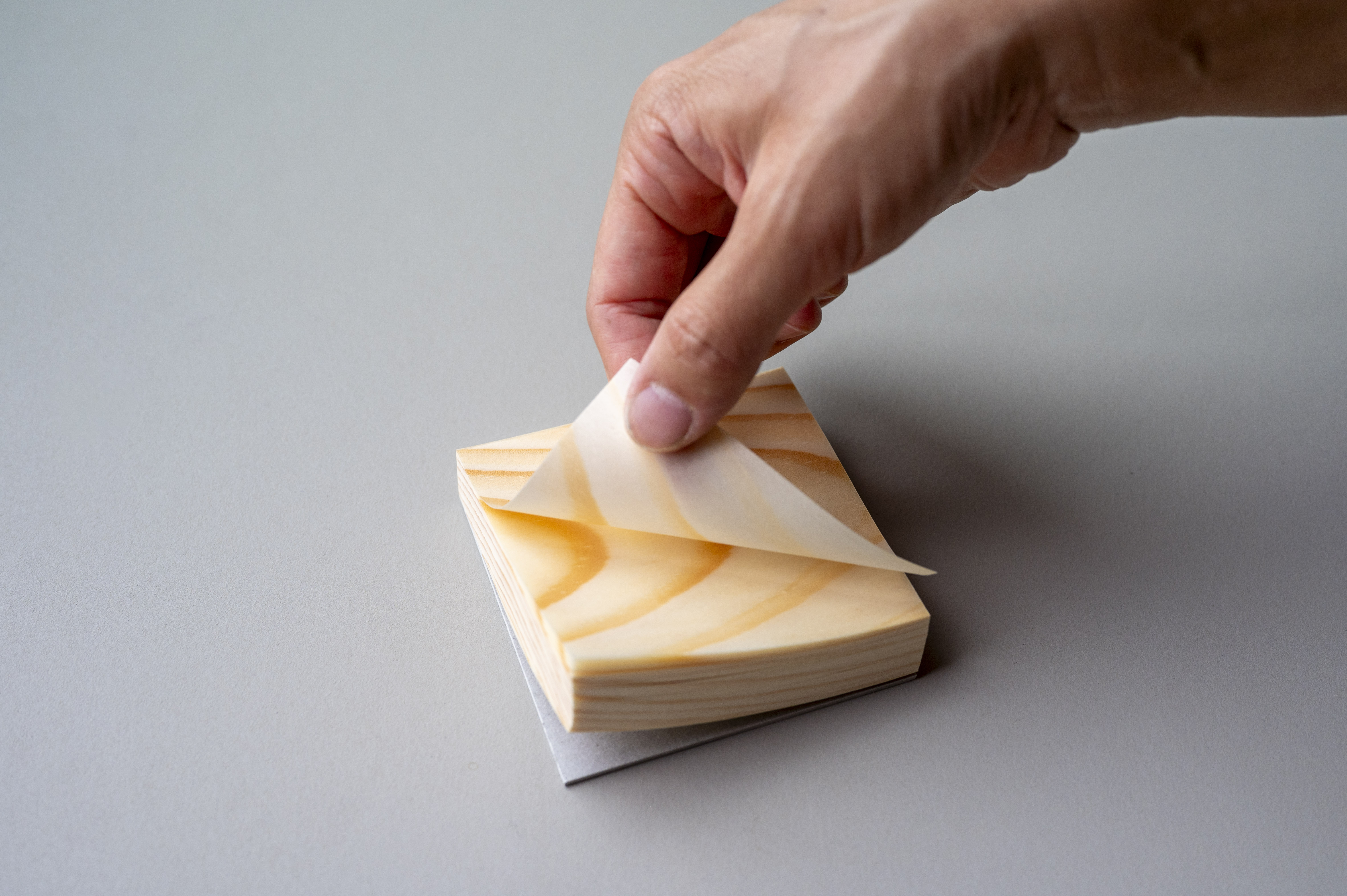 木のブロックメモ（信州経木の文具“Shiki bun”）
