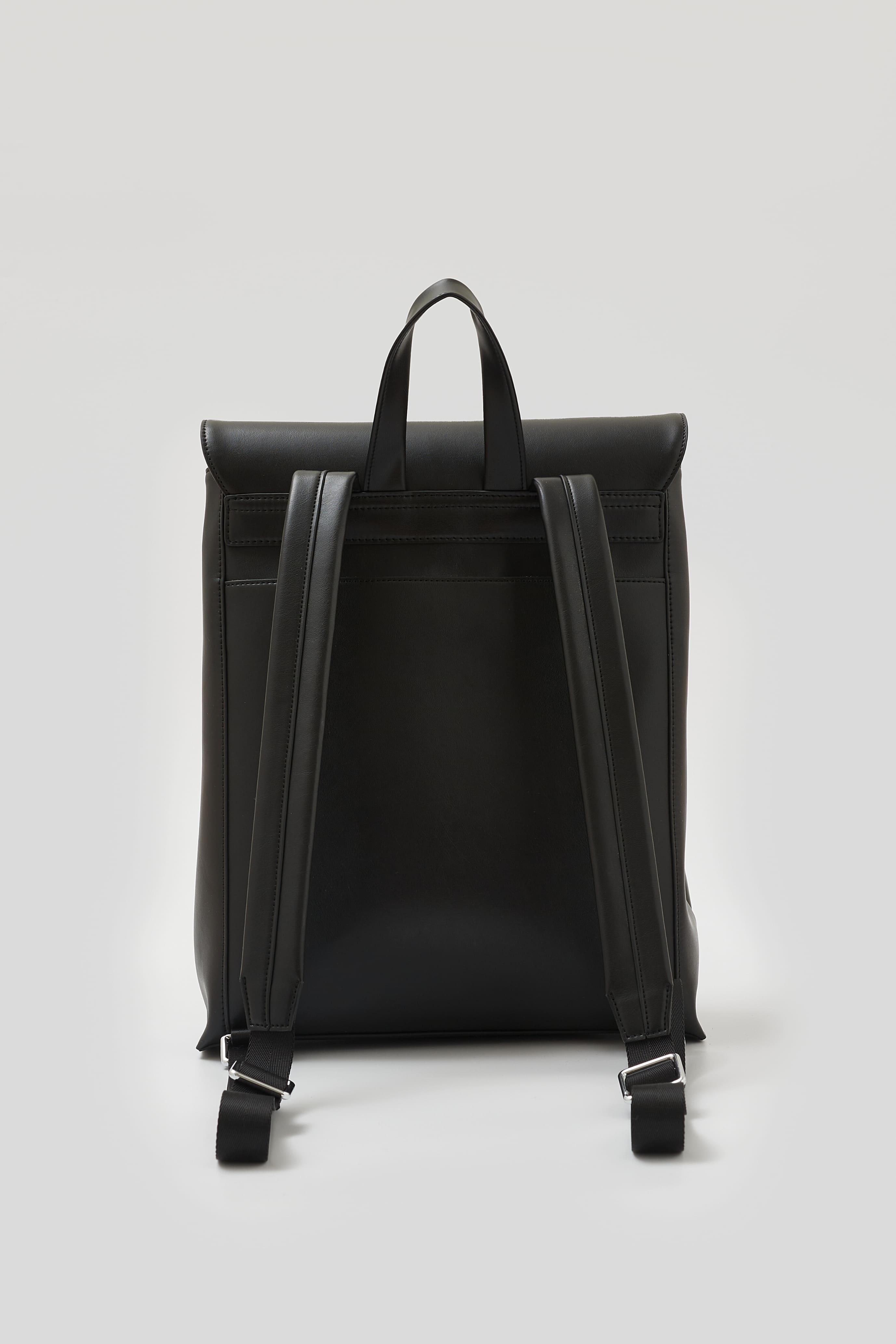 廃棄りんご由来のリュックサック「Apple Square Rucksack」
