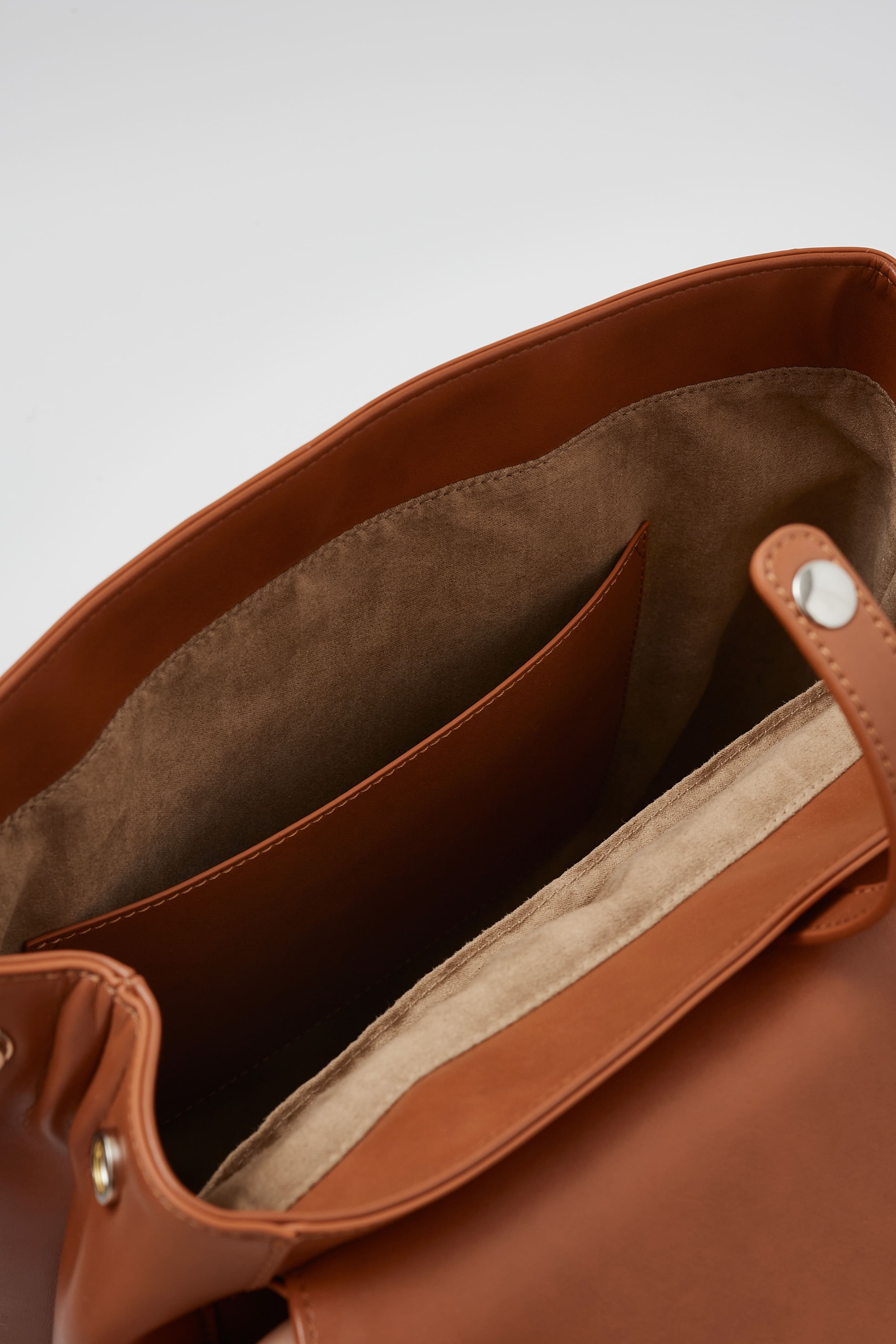 廃棄りんご由来のリュックサック「Apple Square Rucksack」