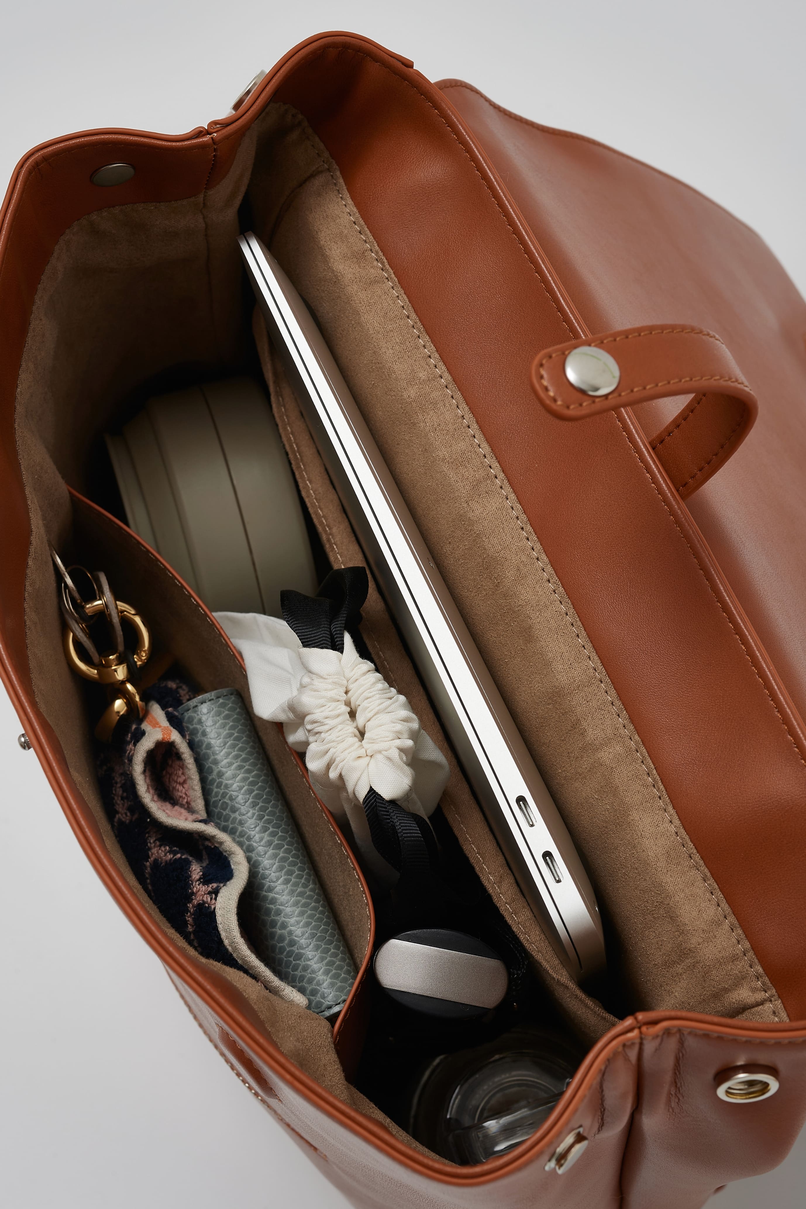 廃棄りんご由来のリュックサック「Apple Square Rucksack」