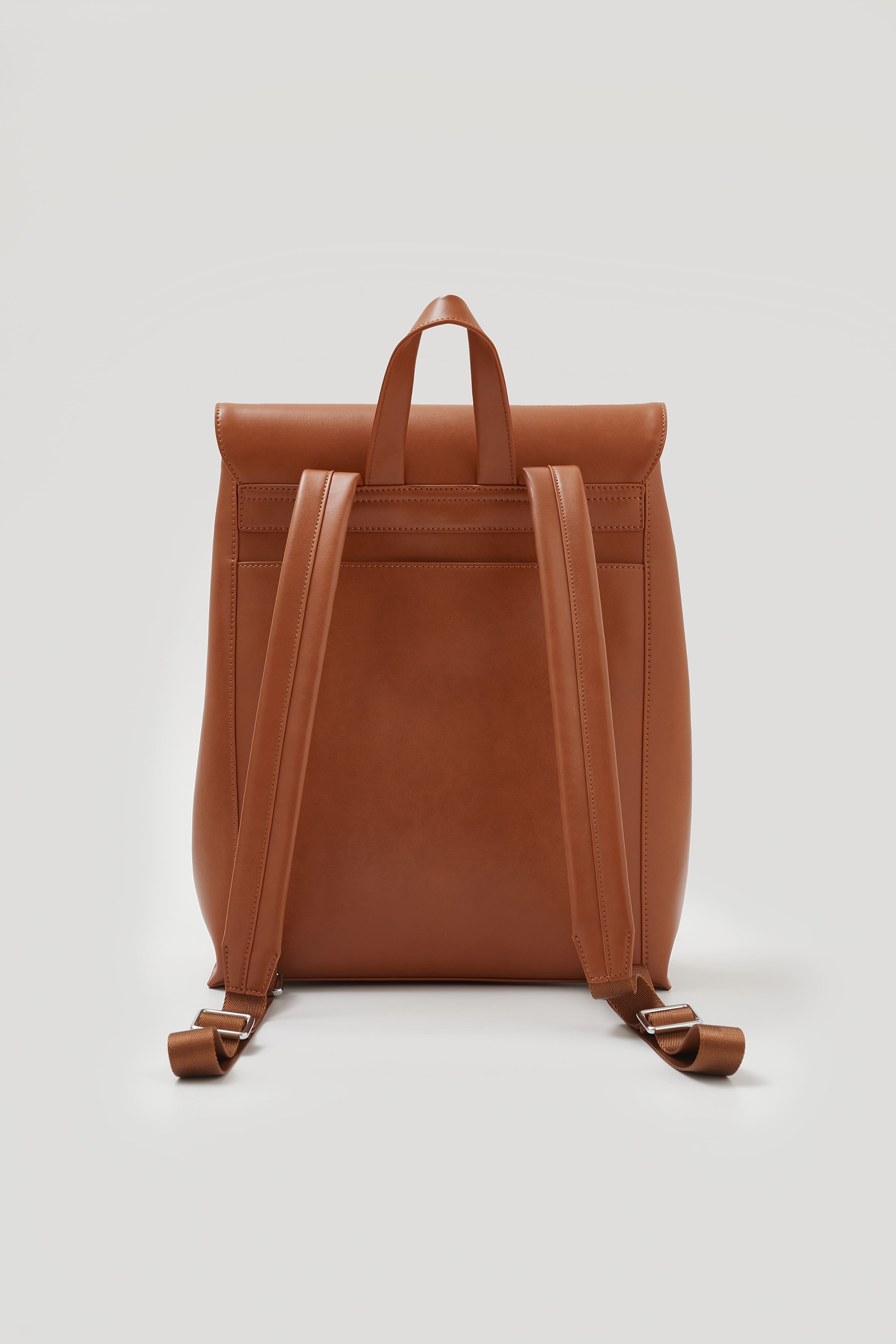 廃棄りんご由来のリュックサック「Apple Square Rucksack」