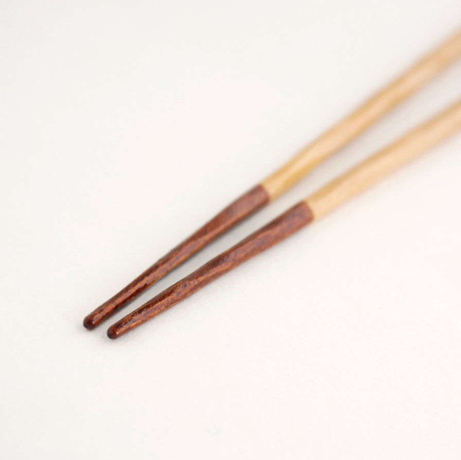 吉祥丸文様［白］（けずり桜箸先うるし夫婦／枕型箸置き）