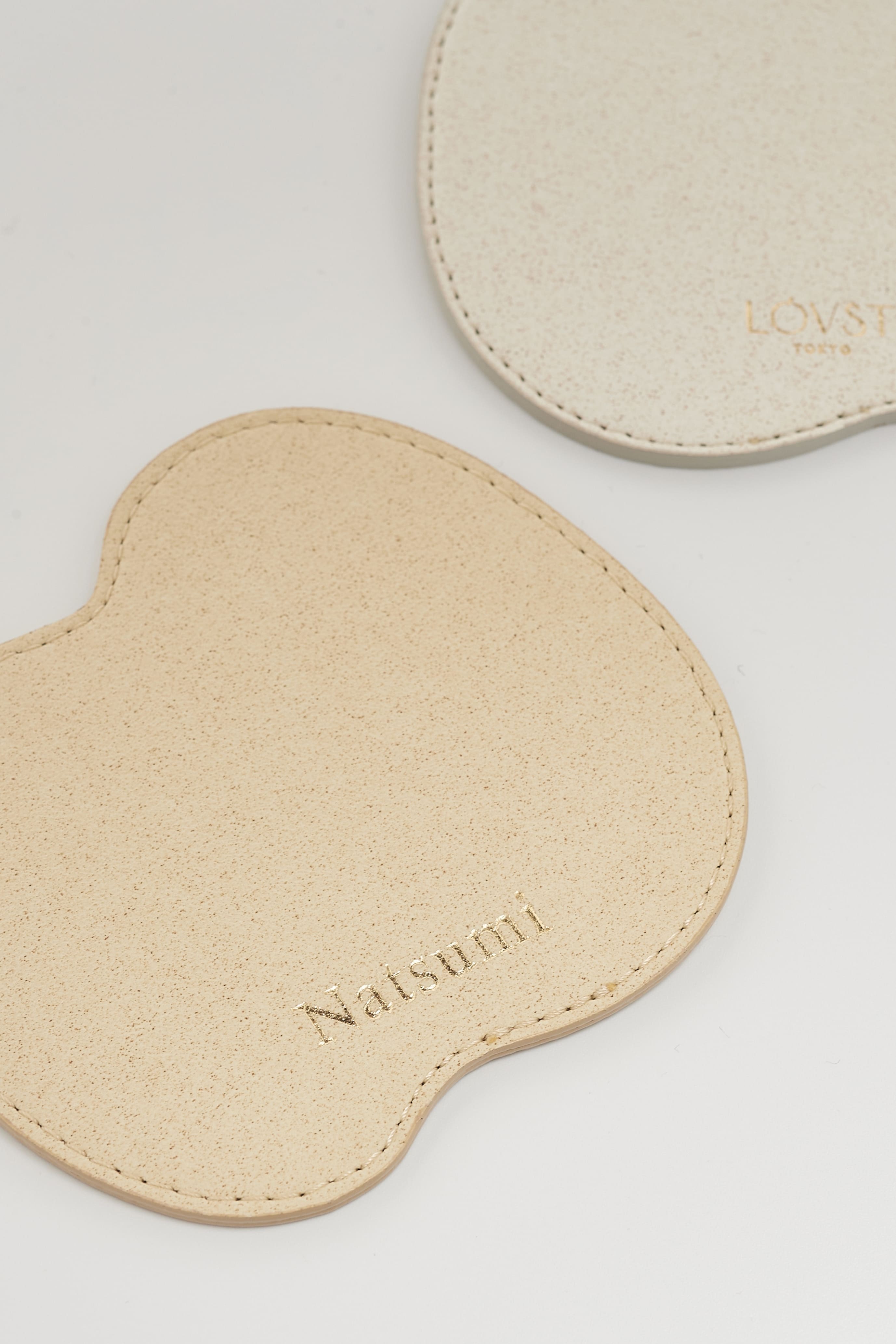 廃棄りんご由来のコースター「Apple Coaster」