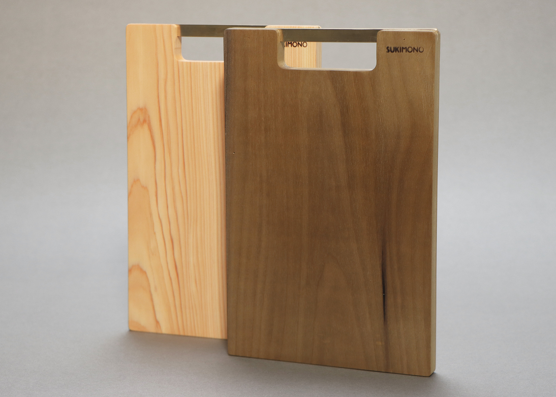 【食卓に静かな輝きを】朴（ホウ）の木と真鍮のカッティングボード