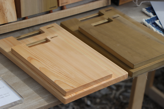 【食卓に静かな輝きを】朴（ホウ）の木と真鍮のカッティングボード