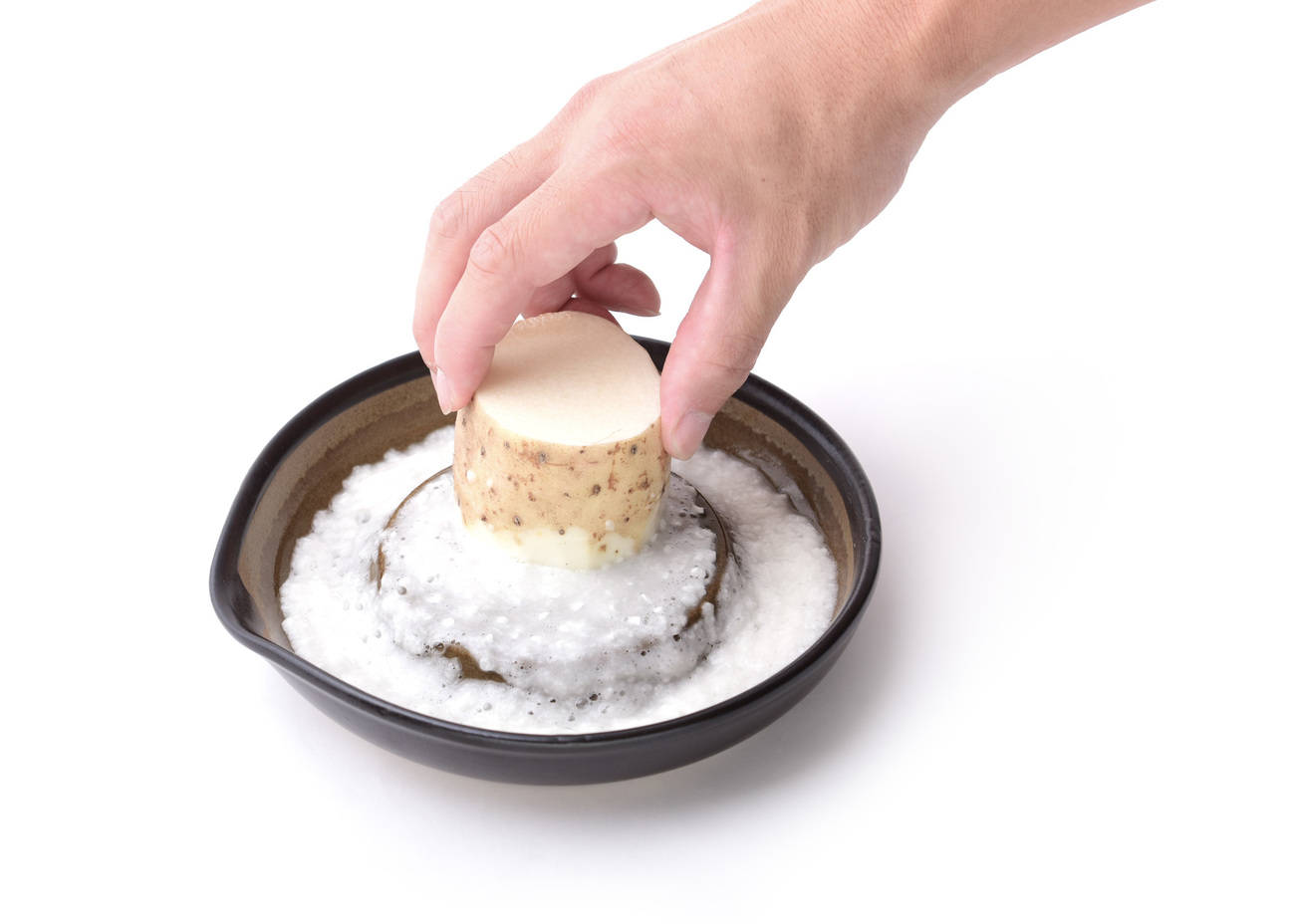 もとしげ おろし器—驚くほど軽くおろせる伝統の刃を、さらに進化させた ”熟練の一皿”｜元重製陶所