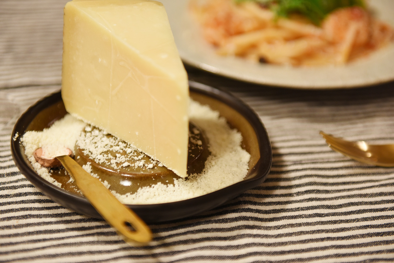 もとしげ おろし器—驚くほど軽くおろせる伝統の刃を、さらに進化させた ”熟練の一皿”｜元重製陶所