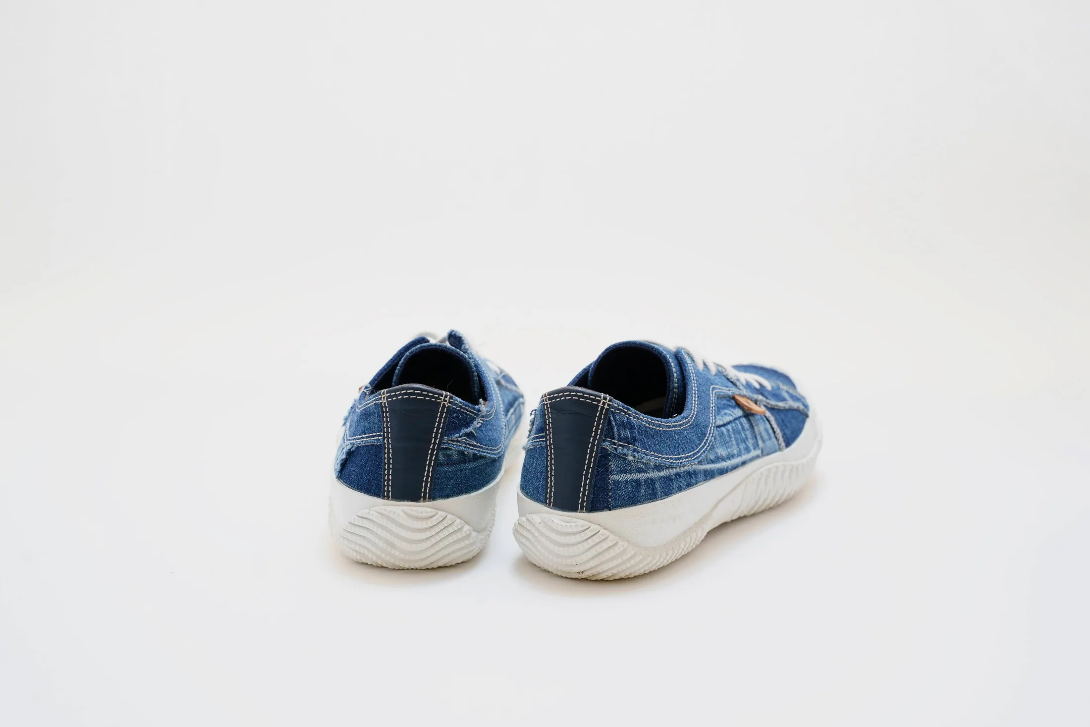 57h shoes - LOW ＜SPINGLE MOVE＞