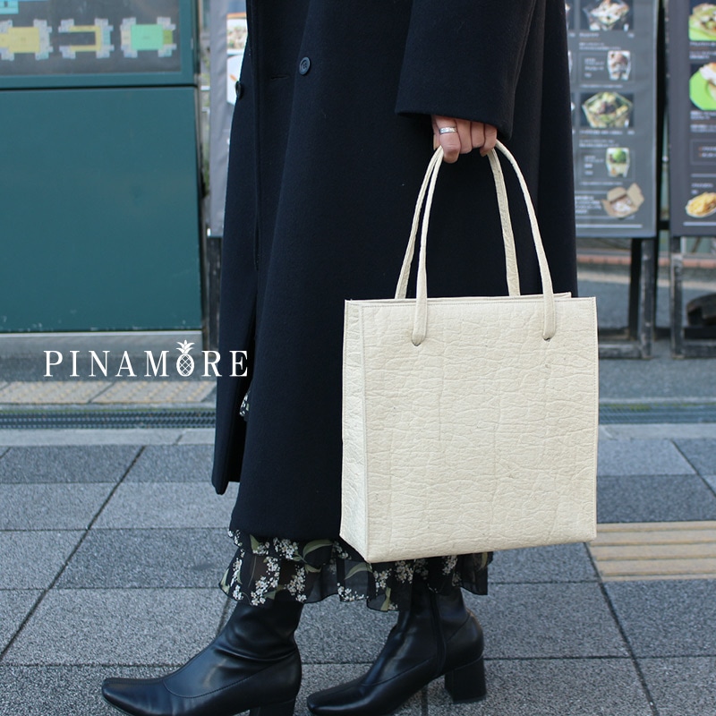 【PINAMORE】パイナップルからできたスクエアバッグ