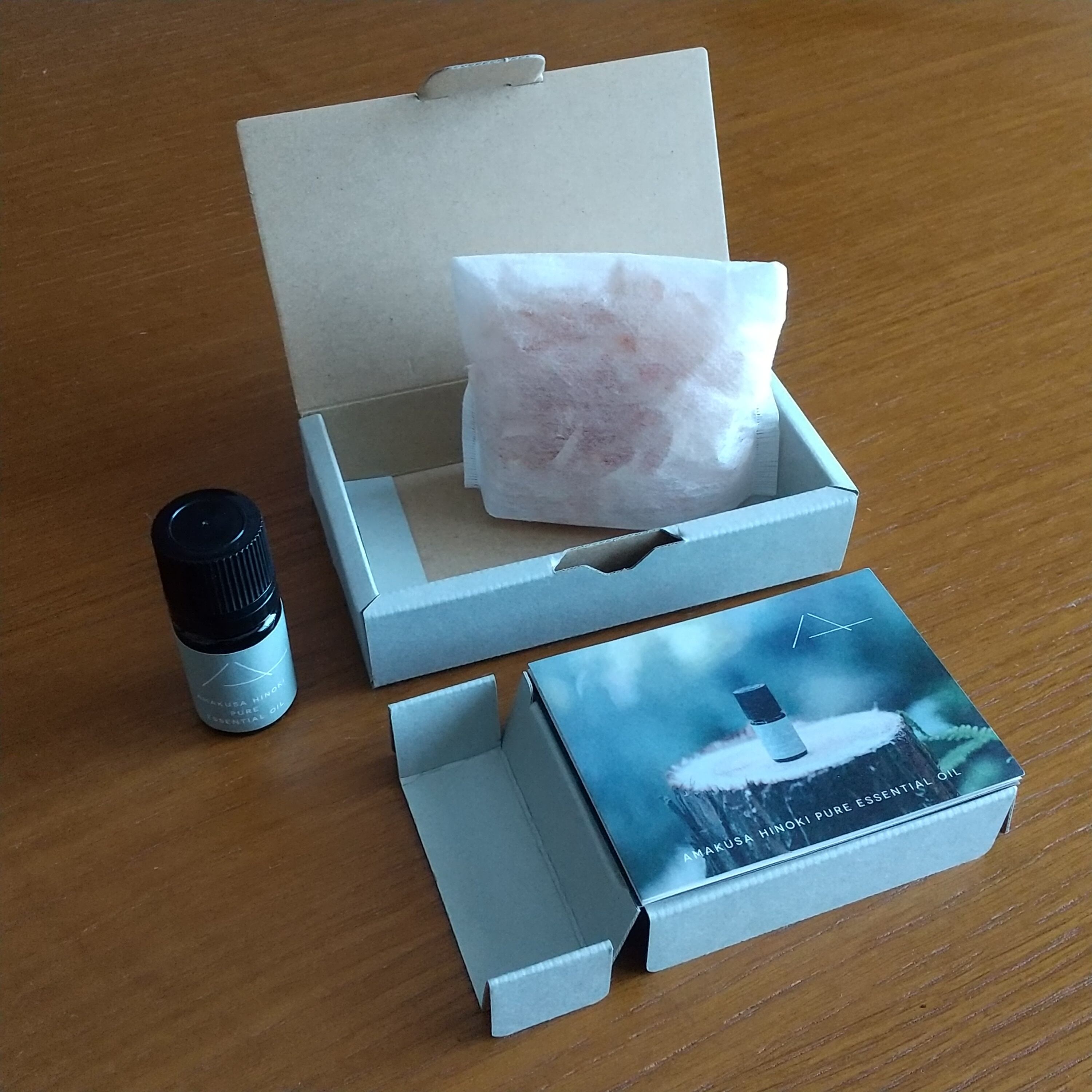 天草ヒノキ（精油）エッセンシャルオイル 1本／5ml ～「AMAKUSA HINOKI PURE ESSENTIAL OIL」《天草ひのき、香り袋 付き》