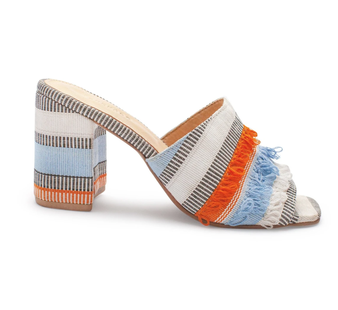 The llamoye (White×Blue)