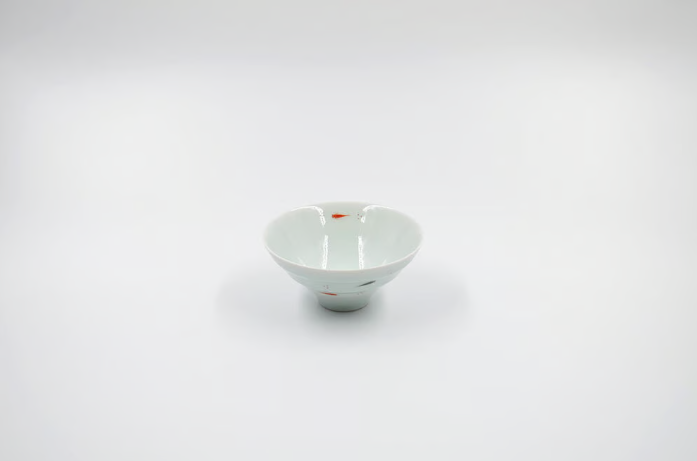 青白磁メダカ平茶碗