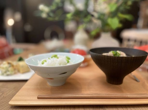 青白磁メダカ平茶碗