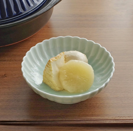 青磁菊32方5寸鉢（深）