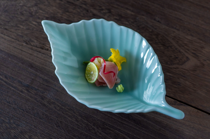 青磁芭蕉皿