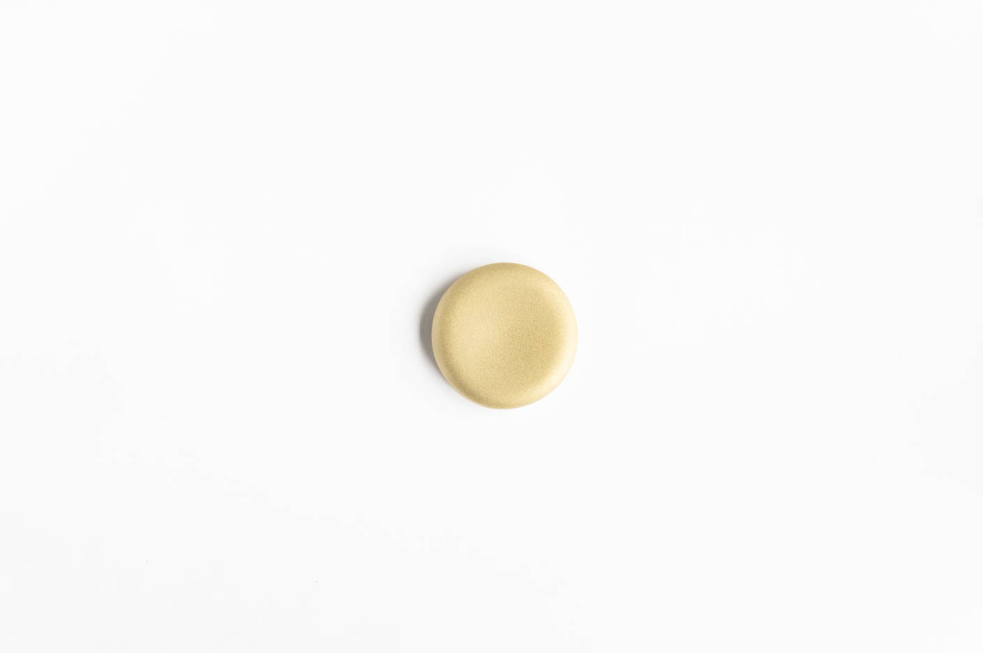 mona BRASS MAGNET