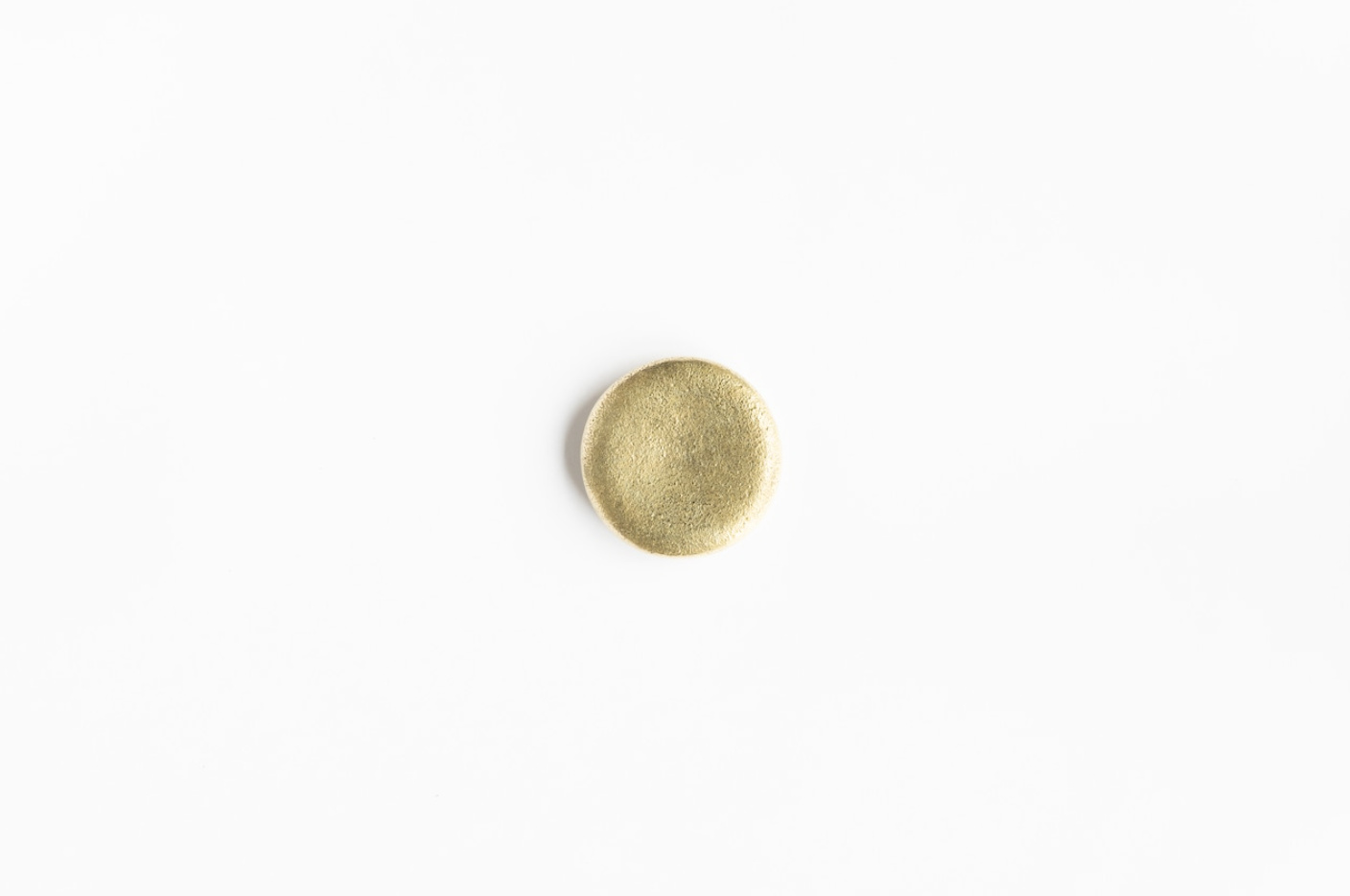 mona BRASS MAGNET